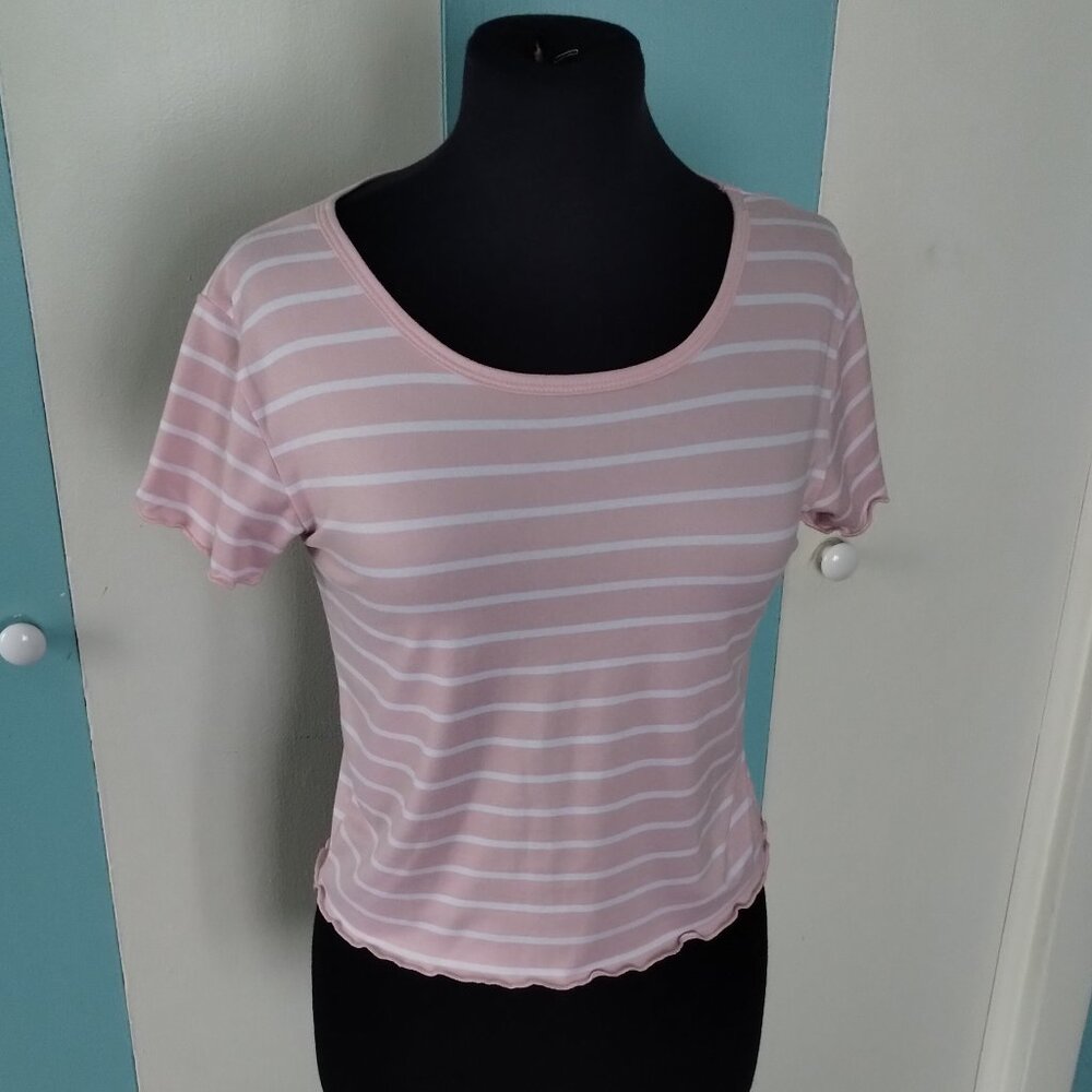 Pink/White Stripped Ribbed Scallop Crop Top